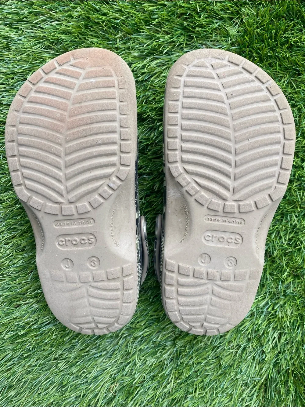 Kids Camo Slip-On Clogs in Tan and Green